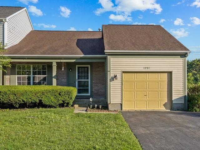 Townhouse for sale in Mundelein, Illinois