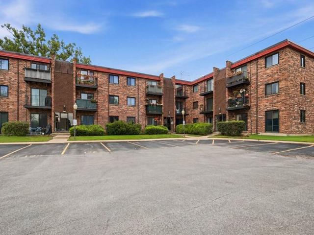 Condo for sale in Mount Prospect, Illinois