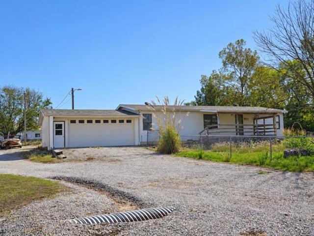 House for sale in Winfield, Cowley County