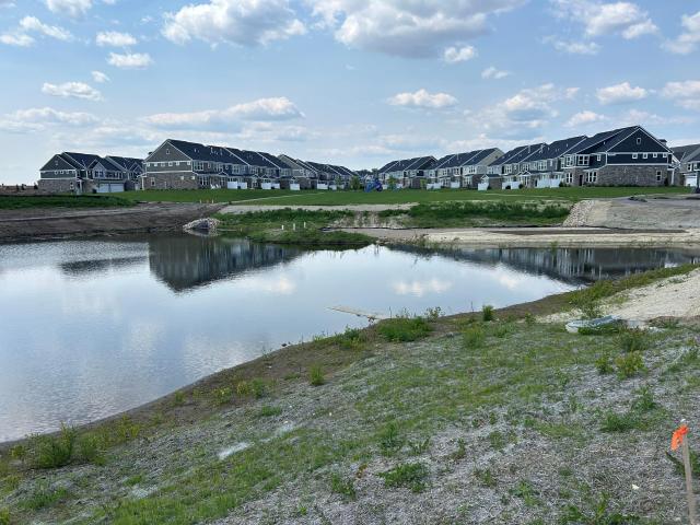 Townhouse for sale in Lakeville
