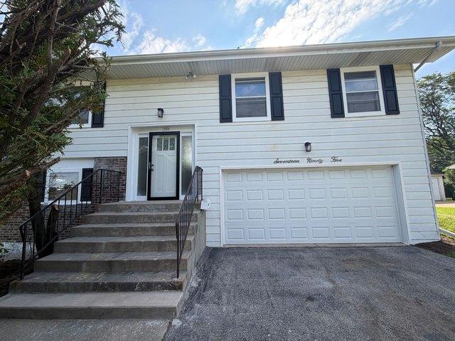 House for sale in Hoffman Estates, Illinois