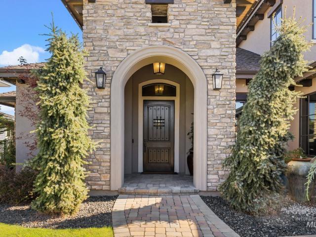 House for sale in Williamson River Ranch, Eagle