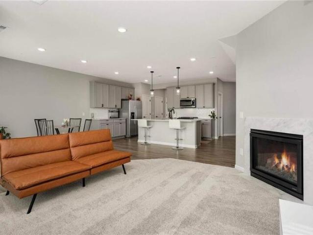 Townhouse for sale in Lakeville