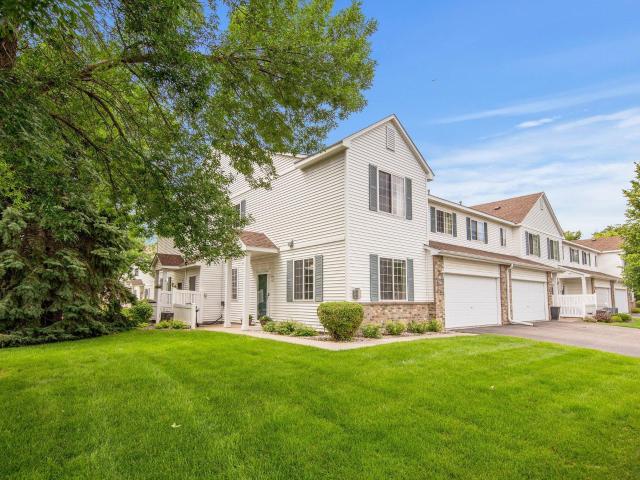 Townhouse for sale in Maple Grove
