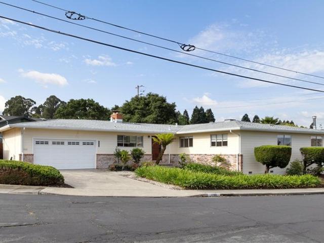 House for sale in Pinole, California