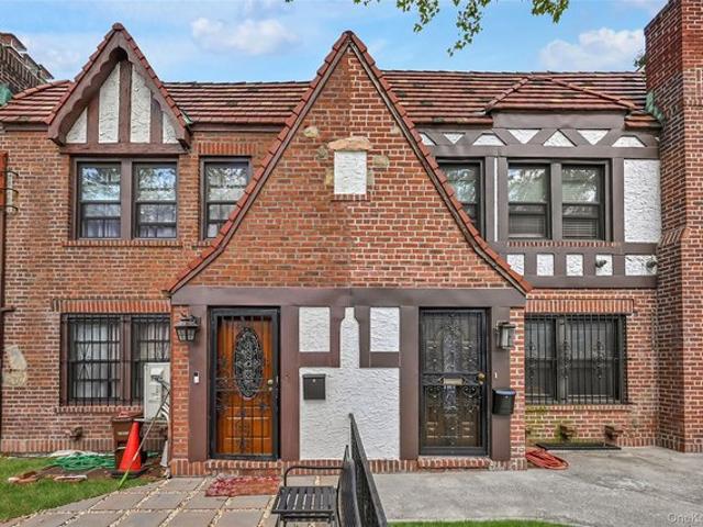 House for sale in Queens, Arverne