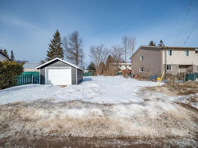 Office for sale in Pembroke, Ontario