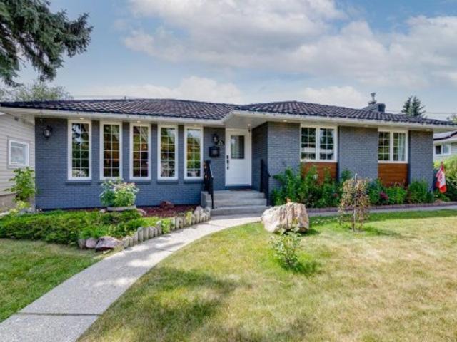 House for sale in Charleswood, Calgary