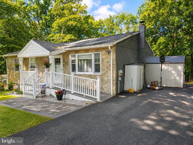 House for sale in Gilbert, Pennsylvania