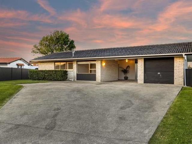 House for sale in Henderson, Henderson-Massey