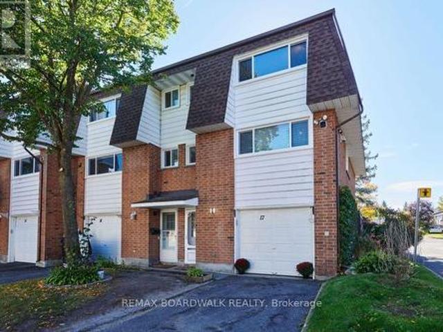 Townhouse for sale in Blackburn Hamlet, Ottawa