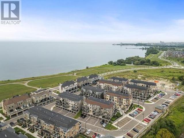 Townhouse for sale in Durham, Ontario