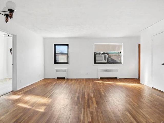 Condo for sale in Bayside