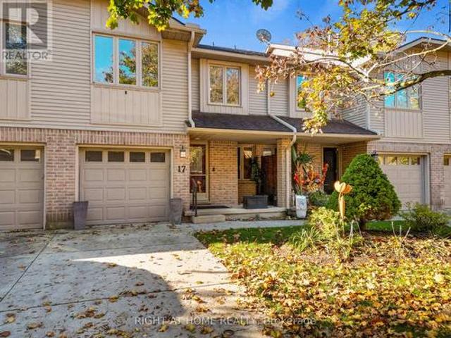 Townhouse for sale in Pond Mills, London