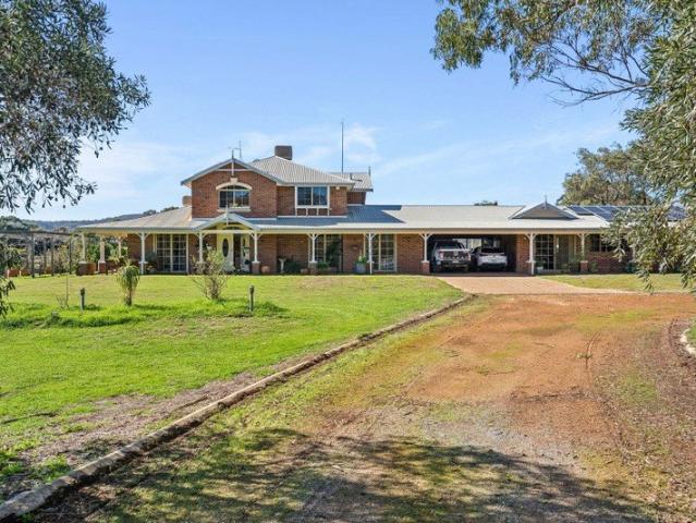 Cottage for sale in Serpentine, Western Australia