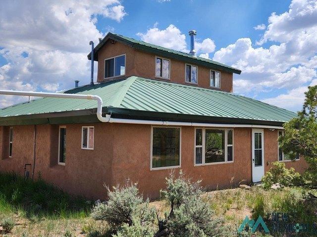 House for sale in Tres Piedras, New Mexico