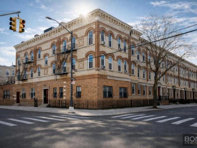 Townhouse for sale in Queens, Arverne