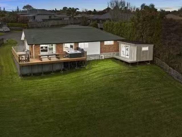 House for sale in Awhitu