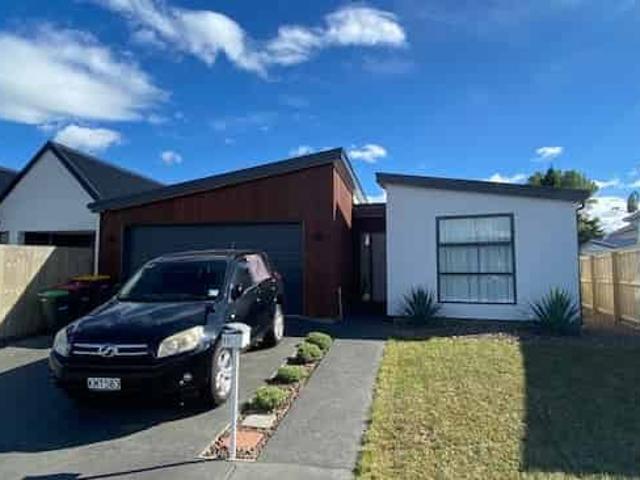 House for rent in Chaslands, Canterbury