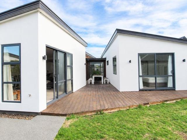 House for rent in Chaslands, Canterbury