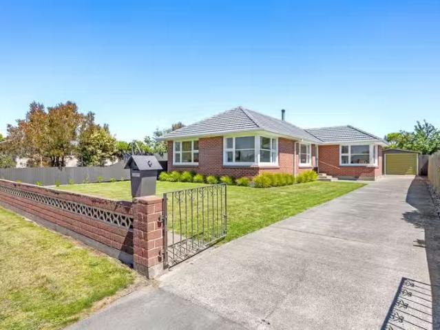 House for sale in Chaslands, Canterbury