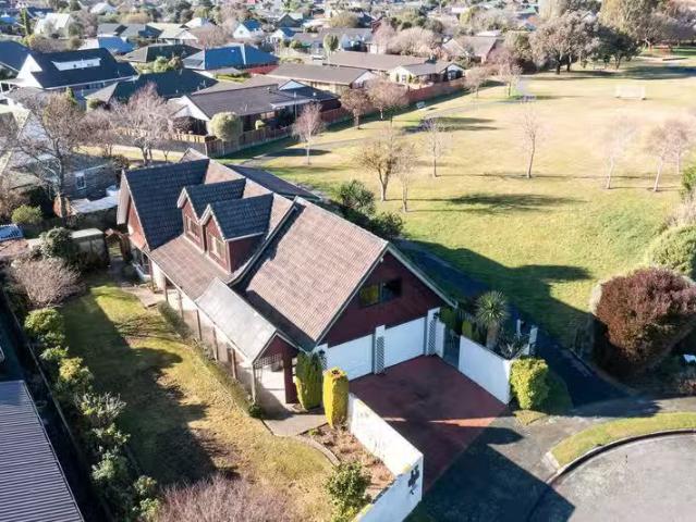 House for sale in Chaslands, Canterbury