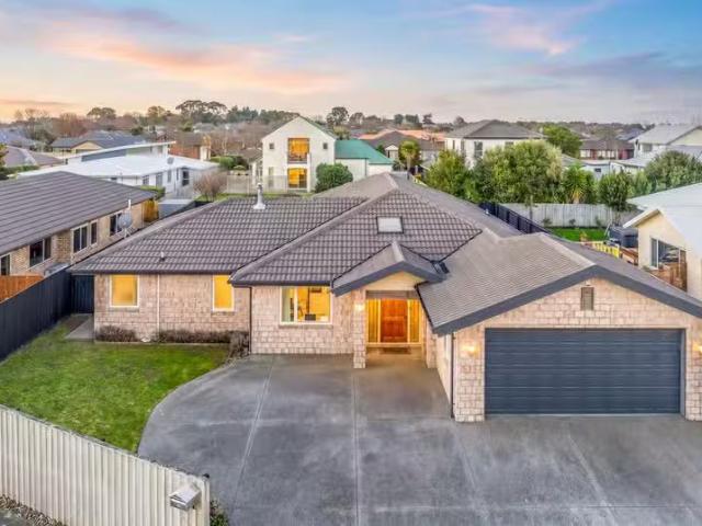 House for sale in Chaslands, Canterbury