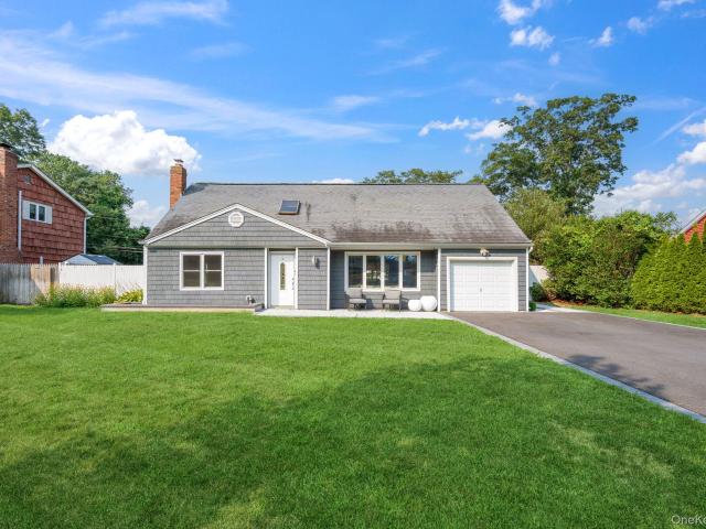 House for sale in Nesconset