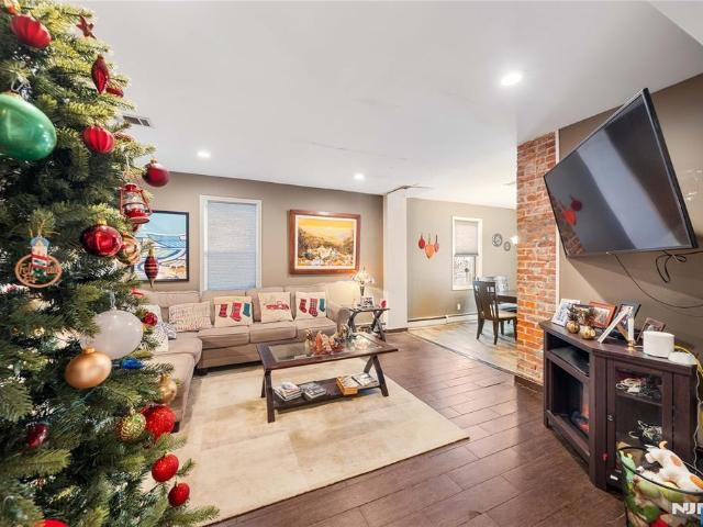 House for sale in Little Ferry, New Jersey
