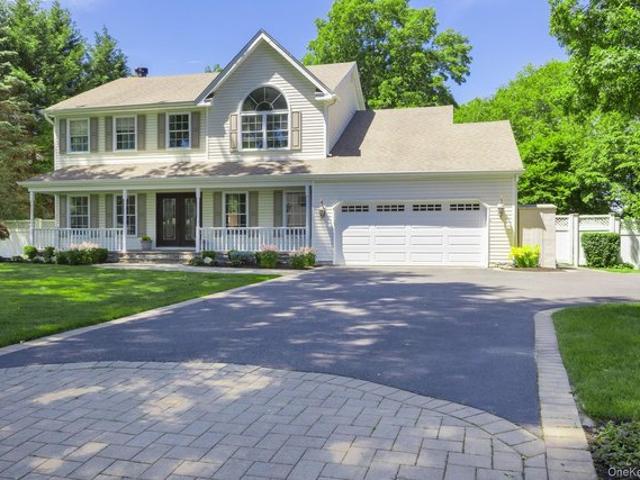 House for sale in Smithtown, New York