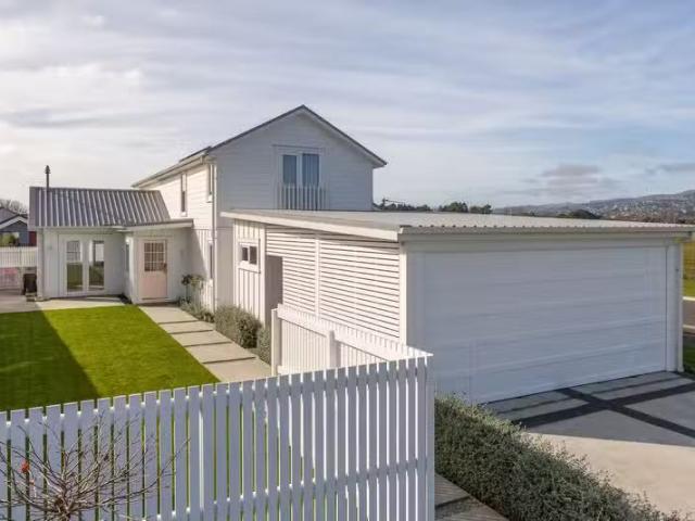 House for sale in Chaslands, Canterbury