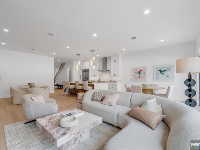 Townhouse for sale in Paramus, New Jersey