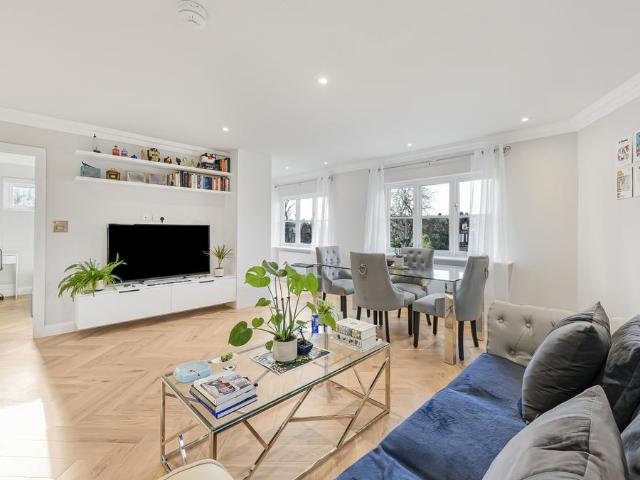 Apartment for rent in Swiss Cottage, Greater London