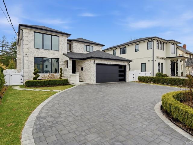House for sale in Roslyn Highlands, Roslyn Heights
