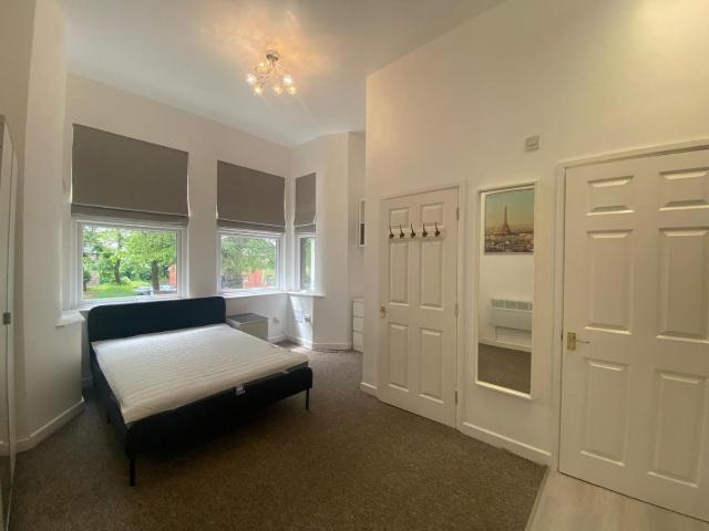 Studio for rent in Calderstones