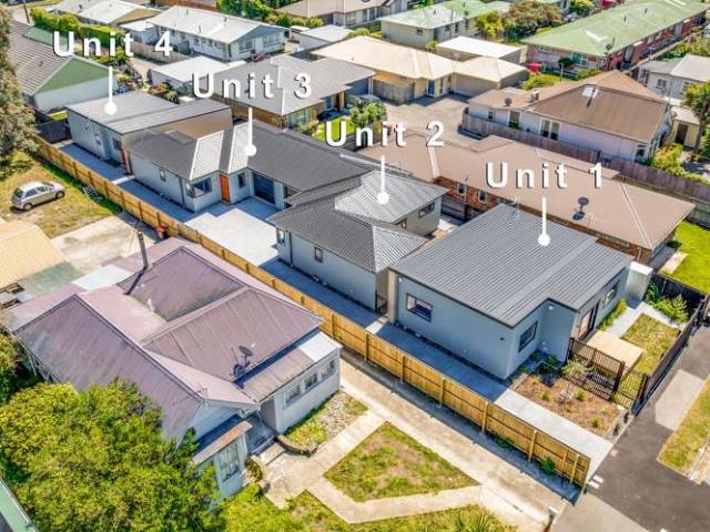 Townhouse for sale in Chaslands, Canterbury