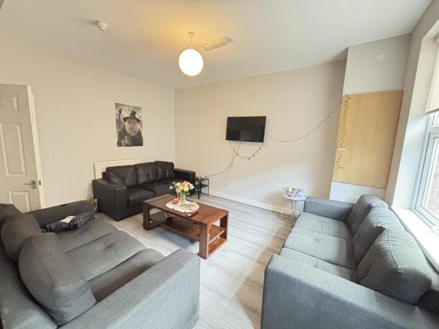House for rent in Hyde Park, West Yorkshire