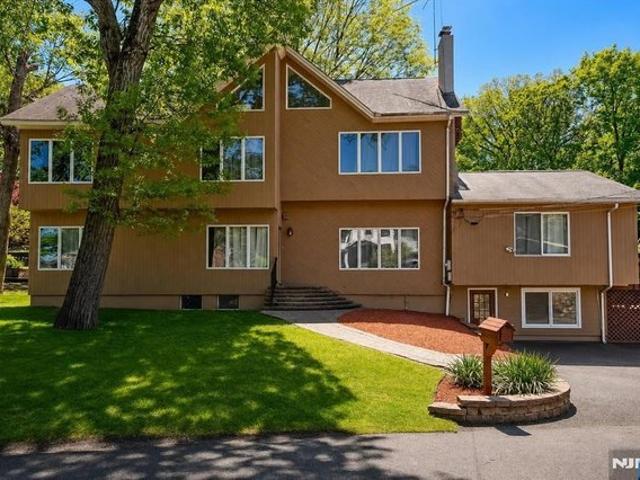 House for sale in Oakland, Bergen County