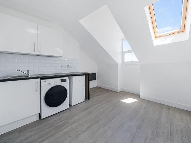 Studio for rent in Alton Barnes, Essex