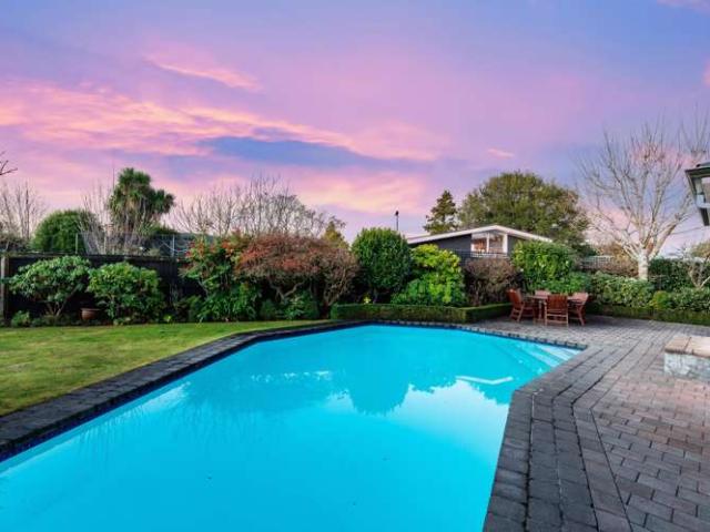 House for sale in Chaslands, Canterbury
