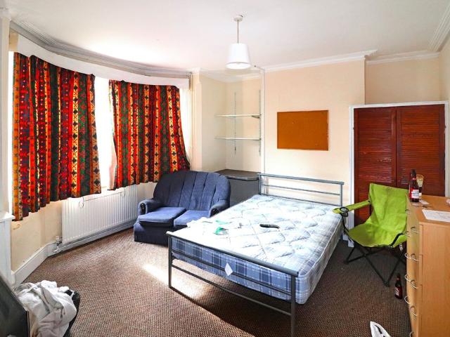 Room for rent in St Clement's, The Slade