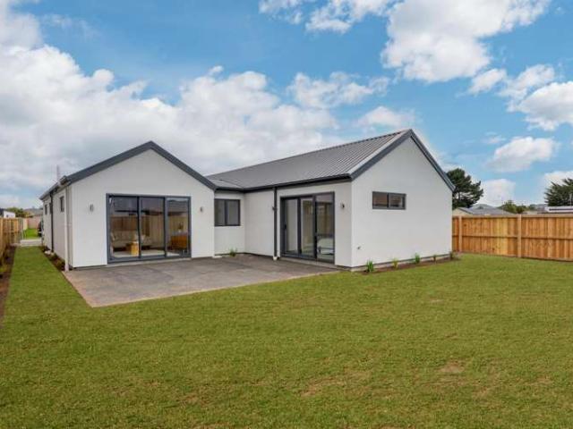 House for sale in Chaslands, Canterbury