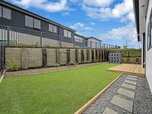 House for sale in Beachlands