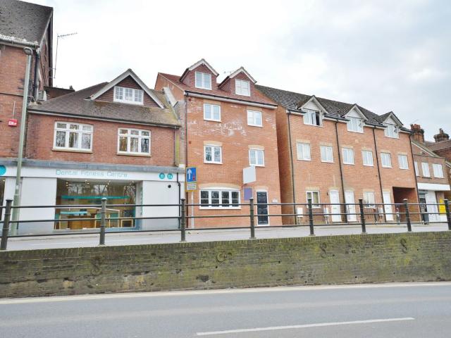Apartment for rent in Fole, Surrey