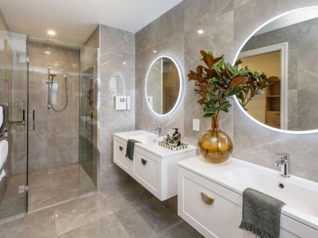 Townhouse for sale in Chaslands, Canterbury