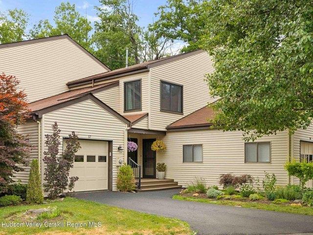 Townhouse for sale in Bearsville, New York
