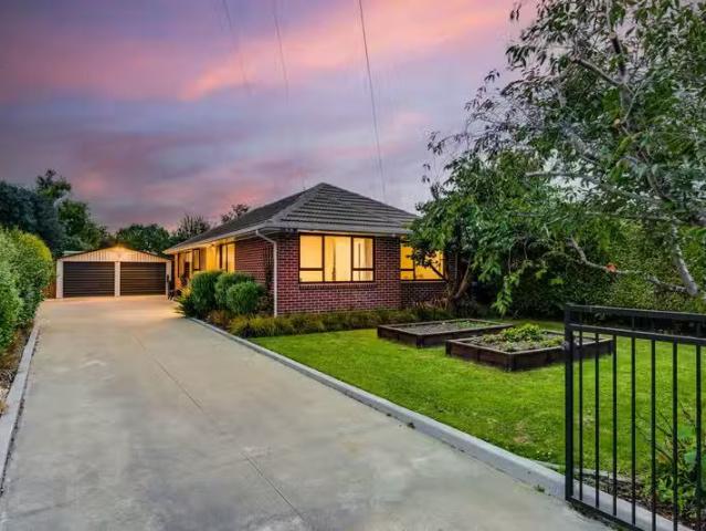 House for sale in Chaslands, Canterbury
