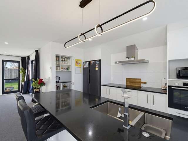 House for sale in Chaslands, Canterbury