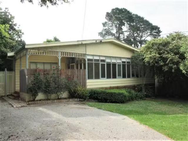 House for rent in Mont Albert North