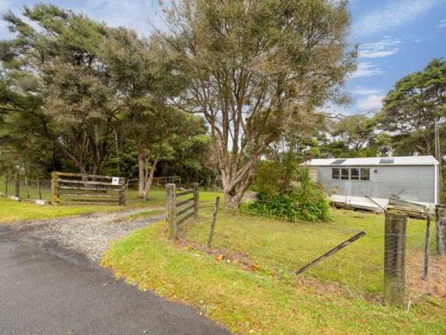 House for sale in Waimauku